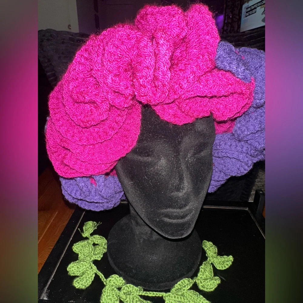Ultra Ruffle Hat - Picture 2 of 4